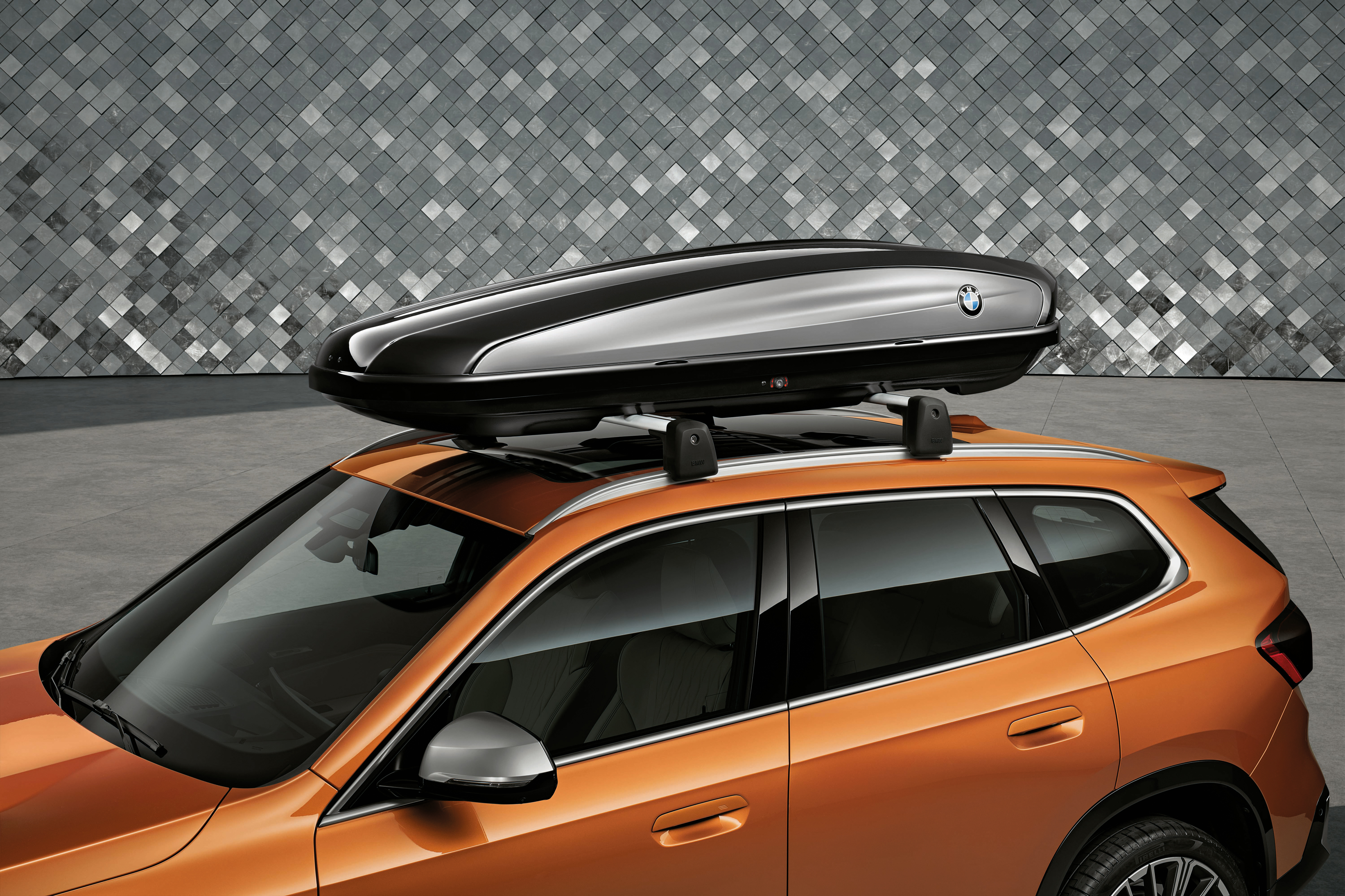 BMW roof box 420 black/titanium silver